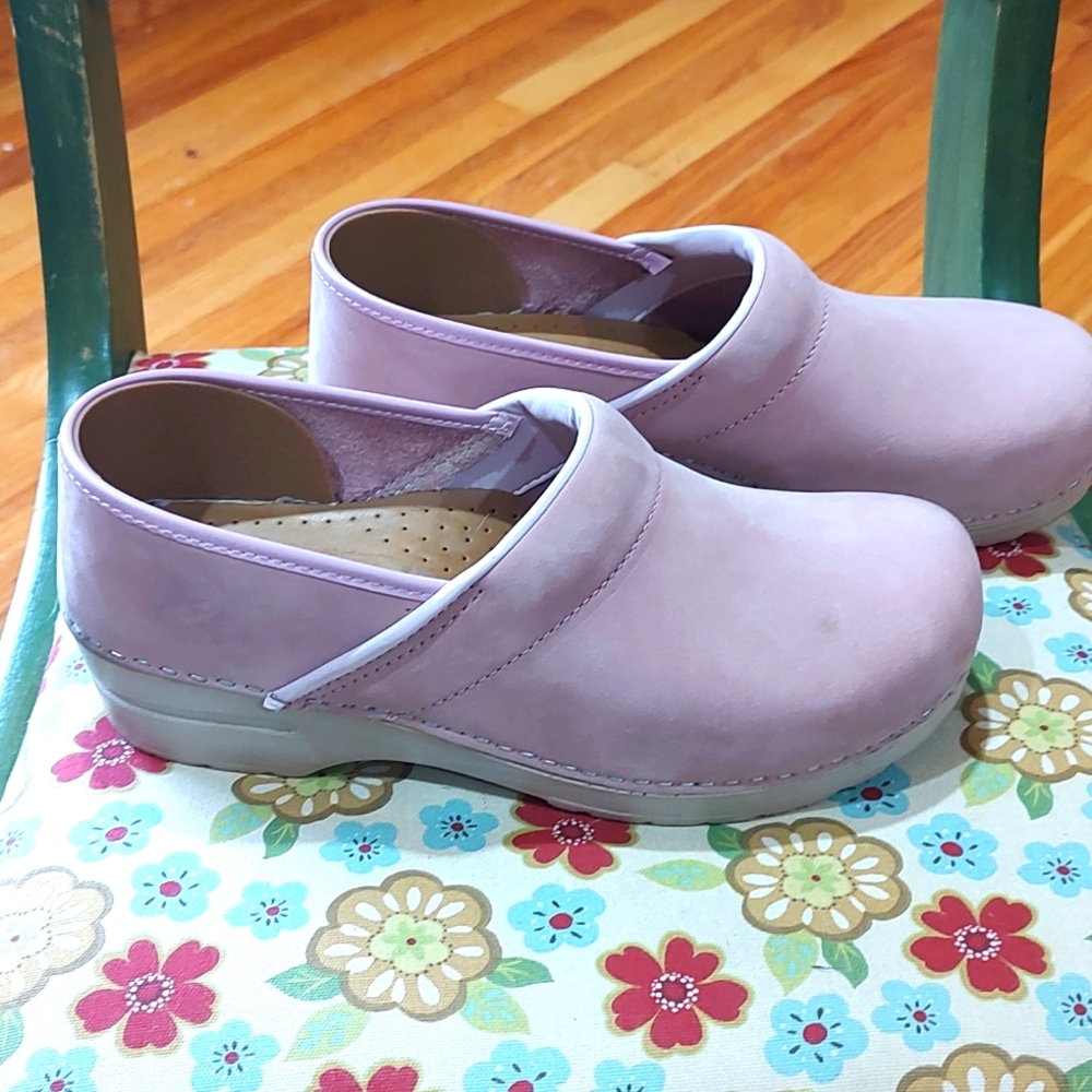 Dansko suede leather professional clogs. Dusty pink. Size 41
